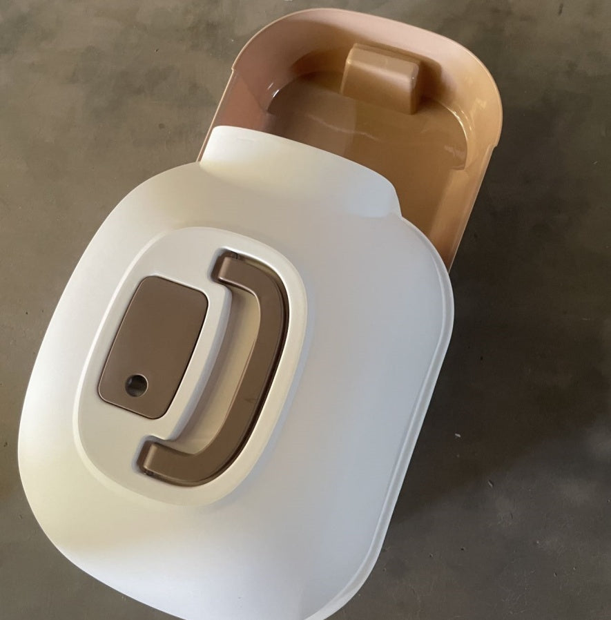 Enclosed Cat Litter Box